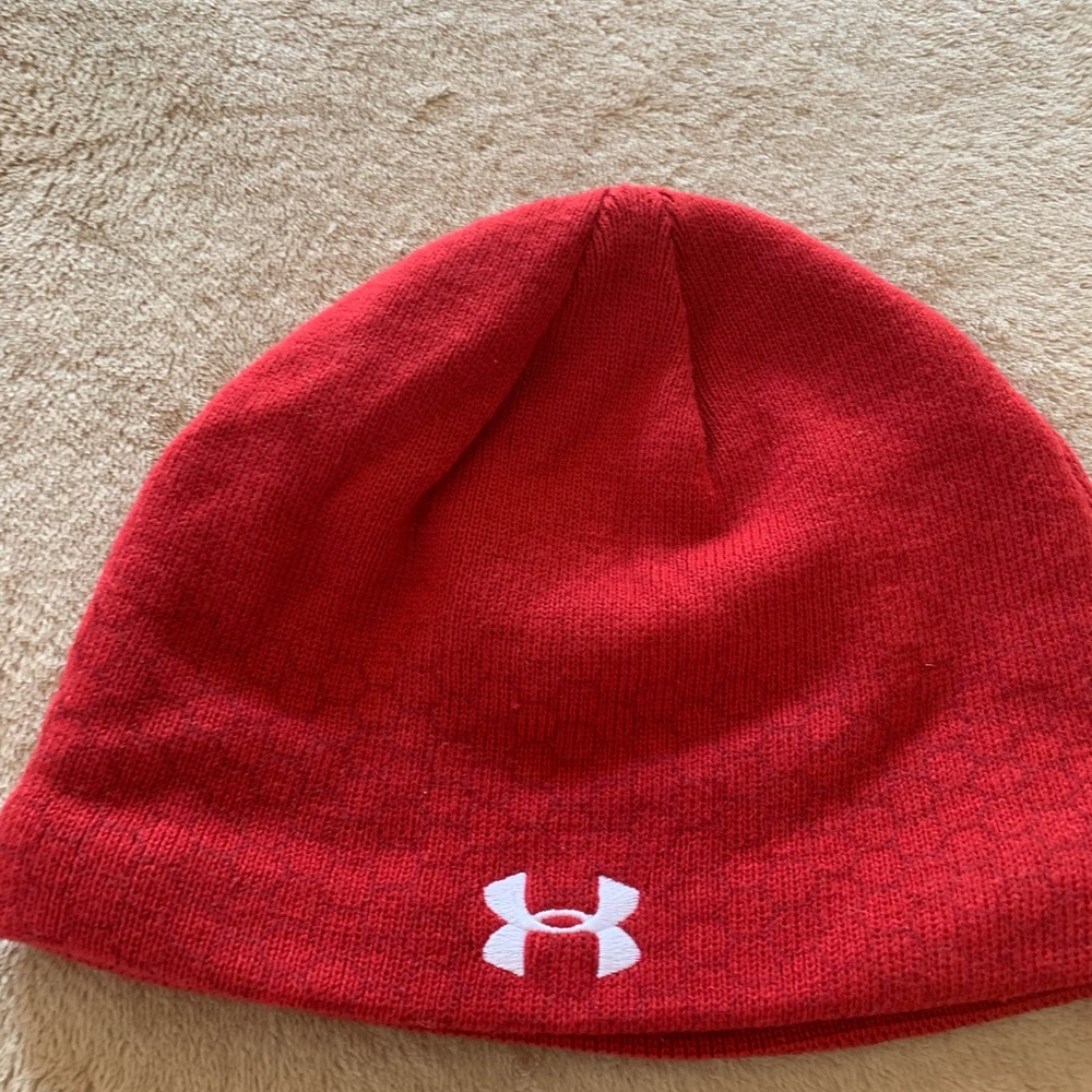 RED UNDER ARMOUR BEANIE !!😍🎉